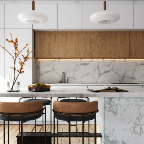 Cuisine réalisée avec un covering en marbre et bois