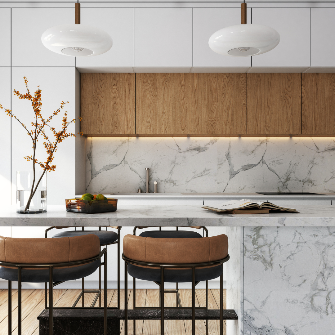 Cuisine réalisée avec un covering en marbre et bois